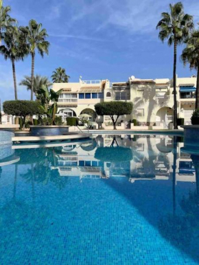 Palm Paradise retreat: 2Bedroom apt with Pool View, Quesada